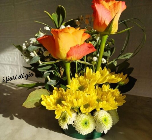 Composizione floreale astratta di fiori veri fiori Idee Colorate per Ogni Occasione!.